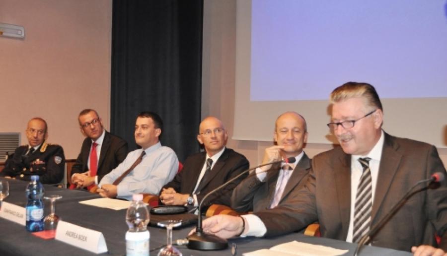 tavolo dei relatori al convegno di apertura della XIII Settimana Web tavolo dei relatori al convegno di apertura della XIII Settimana Web
