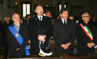 Il commissario Cesare Castelli alla messa per il santo Patrono della Polizia municipale