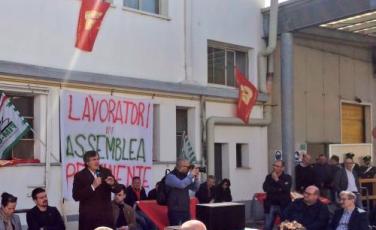 Il sindaco Brugnaro alla assembrea dei lavoratori ILNOR Il sindaco Brugnaro alla assembrea dei lavoratori ILNOR