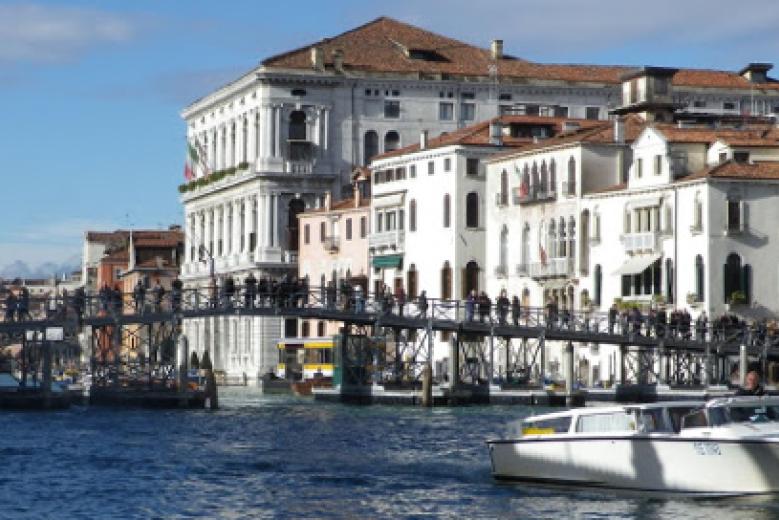 Ponte votivo della Salute (foto: www.aguidetovenice.co.uk)