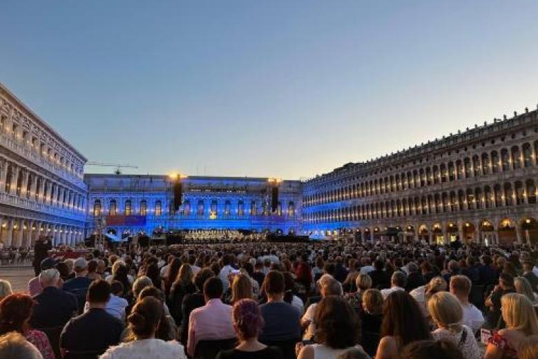 Fenice in piazza