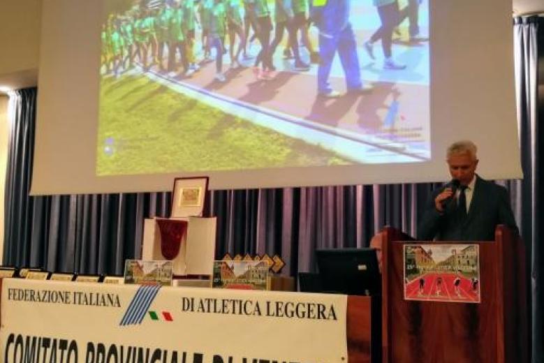 Consigliere Centenaro porta i saluti del Sindaco Brugnaro alla 23ª Festa Atletica Veneziana Consigliere Centenaro porta i saluti del Sindaco Brugnaro alla 23ª Festa Atletica Veneziana