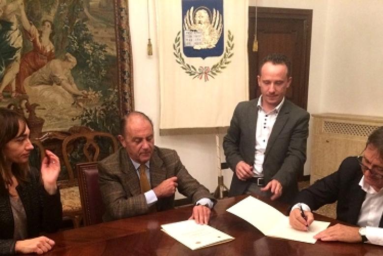 Sottoscrizione del Protocollo antiviolenza( Foto: Ufficio comunicazione del sindaco) Sottoscrizione del Protocollo antiviolenza( Foto: Ufficio comunicazione del sindaco)